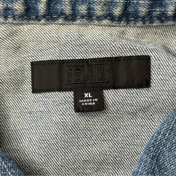 🔴2/$10🔴 Men’s Japan UNIQLO denim jacket - Picture 5 of 7
